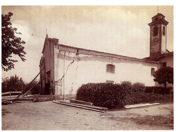 Gravi danni alla Chiesa di S. Martino a Strada [foto da Cioppi, 1995].